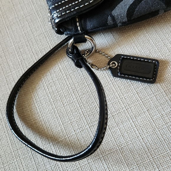 Coach Black Legacy Signature Turnlock Wristlet - Picture 3 of 14